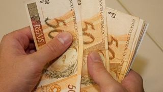 Salário mínimo de 2022 deverá ter reajuste acima de 10% após 6 anos