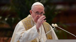 Gastem com educação, não com armas, diz papa em mensagem de paz anual