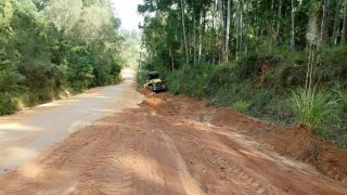 Fase final de obras na estrada da Correia Neto