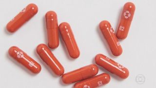 Agência reguladora dos Estados Unidos aprova uso emergencial de pílula contra o coronavírus da Pfizer