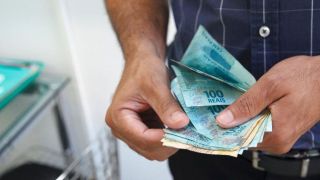 Salário mínimo aprovado em R$ 1.210,00 para 2022