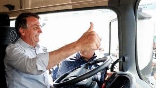Com suspeita de nova obstrução intestinal, Bolsonaro é levado a hospital em São Paulo