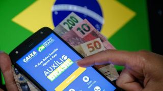 Equipe de Bolsonaro quer ampliar o Auxílio Brasil para mais de 20 milhões de famílias