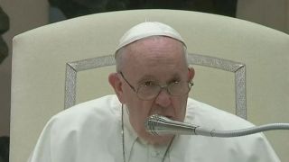 Papa Francisco pede que pais de crianças homossexuais ofereçam apoio aos filhos sem "condenação"