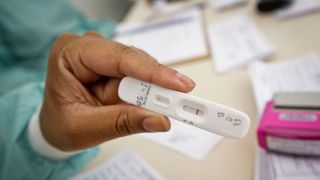 Anvisa aprova uso e comercialização de autoteste para covid-19