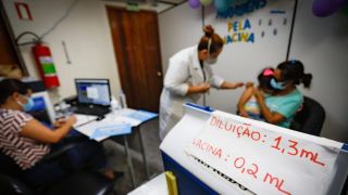 Com novo recorde, Brasil ultrapassa 25 milhões de casos de Covid-19