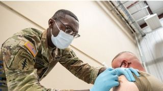 Exército dos EUA irá dispensar soldados que não se vacinaram