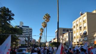 Agricultores familiares e camponeses estão em frente a Secretaria da Agricultura reivindicando ações dos governos estadual e federal