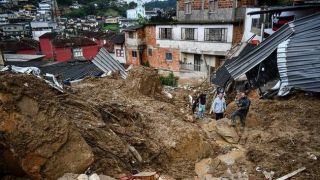 Temporais deixam mais de 60 mortos em Petrópolis, no Rio de Janeiro