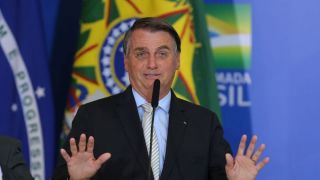 Bolsonaro diz que o Brasil pode rebaixar a pandemia de coronavírus para endemia