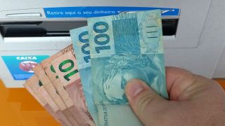 Nascidos até 1968 podem agendar saque de valores esquecidos