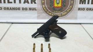Homem foi preso portando uma pistola calibre 380 em Camaquã