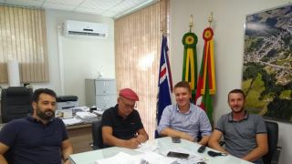 Prefeitura de Dom Feliciano assina contrato para construção de 6 pontes de concreto e aço no interior
