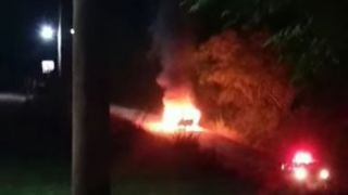 VÍDEO: Carro pega fogo em Amaral Ferrador