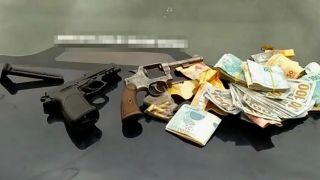 Criminosos são presos com armas, dólares e pesos argentinos em rodovia federal no interior do RS