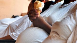 Lei que assegura tratamento humanitário à detenta gestante entra em vigor