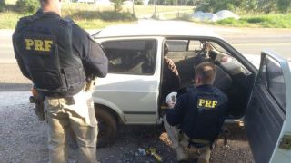 PRF prende foragido e mais dois homens chapados, embriagados e dirigindo
