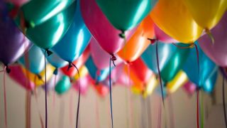 Homem ganha indenização de R$ 2,1 milhões após ganhar festa de aniversário surpresa no trabalho