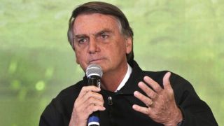 Bolsonaro diz que deve ter sido o único líder contrário ao isolamento