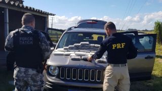 Polícia flagra duas mulheres transportando mais de 4 milhões de reais em cocaína