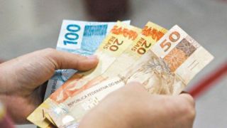 Trabalhadores nascidos em novembro podem sacar até R$ 1 mil no FGTS