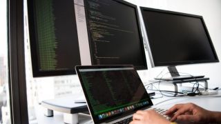 Pandemia faz aumentar profissionais em tecnologia e diminuir em mídia