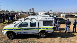 Atiradores disparam 137 tiros e matam 15 pessoas na África do Sul