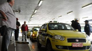 Auxílio para taxistas e caminhoneiros começa a ser pago em agosto