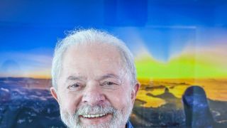 “Os sonhos que eu tinha para o Brasil foram sendo destruídos”, diz Lula