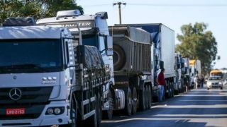 Caminhoneiros começam a receber benefício na terça-feira (09)