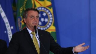 “Brevemente, teremos uma das gasolinas mais baratas do mundo”, diz Bolsonaro