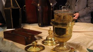 Coração de Dom Pedro I chega ao Brasil nesta segunda para exposição