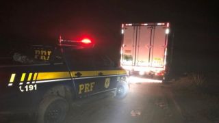 PRF recupera caminhão roubado logo após ação criminosa em Arroio dos Ratos