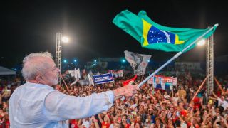 Justiça Eleitoral suspende vídeo de Bolsonaro que chama Lula de corrupto e ladrão