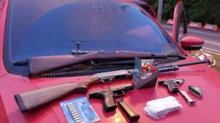 Grupo é flagrado com fuzil, pistolas e munição dentro de veículo em rodovia gaúcha