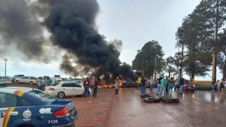 Caminhoneiros seguem bloqueando rodovias no RS e em mais de 20 Estados em protesto contra a vitória de Lula