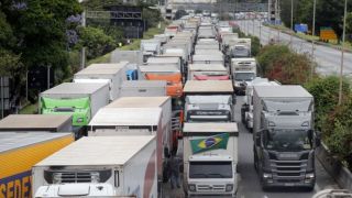 Caminhoneiros bolsonaristas voltam a fechar estradas; são ao menos 9 novos bloqueios e interdições, diz PRF