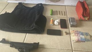 Duas pessoas são presas por tráfico de drogas e posse de arma artesanal em Arambaré