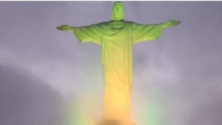 Monumentos e prédios ganham iluminação especial em homenagem a Pelé