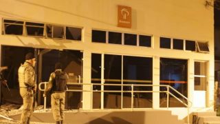 Criminosos atacam agência do Bradesco  em Dom Feliciano