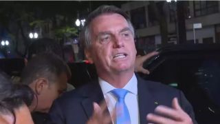 “É algum crime dormir na embaixada?”, questiona Bolsonaro
