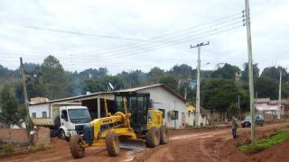Secretaria de Infra Estrutura inicia mais um calçamento no Bairro São Francisco