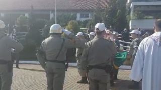 Policial morto em confronto é enterrado em Porto Alegre