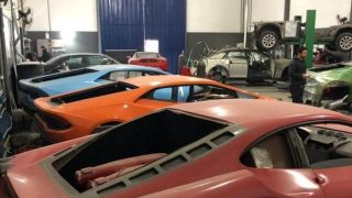 Polícia fecha oficina em SC que falsificava carros da Ferrari e Lamborghini
