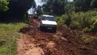 Moradores de Dom Feliciano fazem mutirão para arrumar estrada 