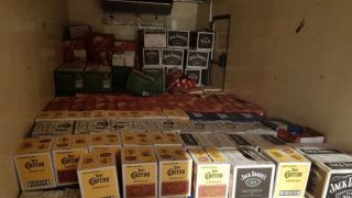 Receita Federal apreende em Guaíba caminhão com 300 caixas de bebidas alcoólicas descaminhadas