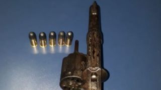 Acusado de ameaças, homem é preso com arma e munições em Dom Feliciano