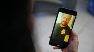 “Ele saía de casa todo dia como policial”, conta mulher que teve filha com homem investigado por se passar por agente federal