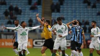 Com críticas ao VAR, Grêmio fica no empate com a Chapecoense na Arena