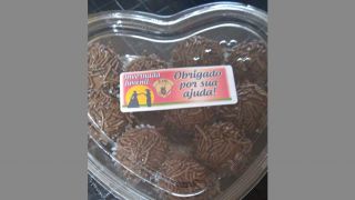 Invernada juvenil de Dom Feliciano vende brigadeiros para compra de pilchas